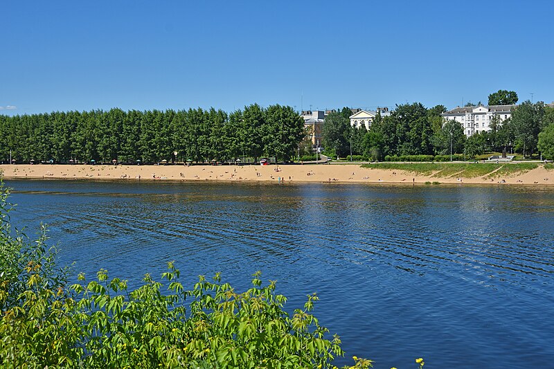 File:Tver Beach 015 6756.jpg