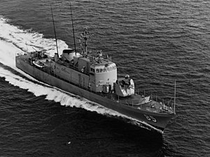 1967 yil iyun oyida Janubiy Xitoy dengizida ishlaydigan USS Gallup (PG-85) .jpg