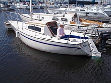 US 22 showing the reverse transom and transom-mounted rudder US Yachts US 22 sailboat Vesper 3694.jpg