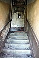 Un escalier d'un bâtiment extérieur du fort.