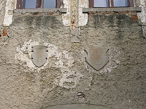 Велики Табор – део зида са грбовима