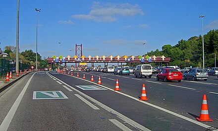 Via Verde lanes on the Almada side of the 25 de Abril Bridge.