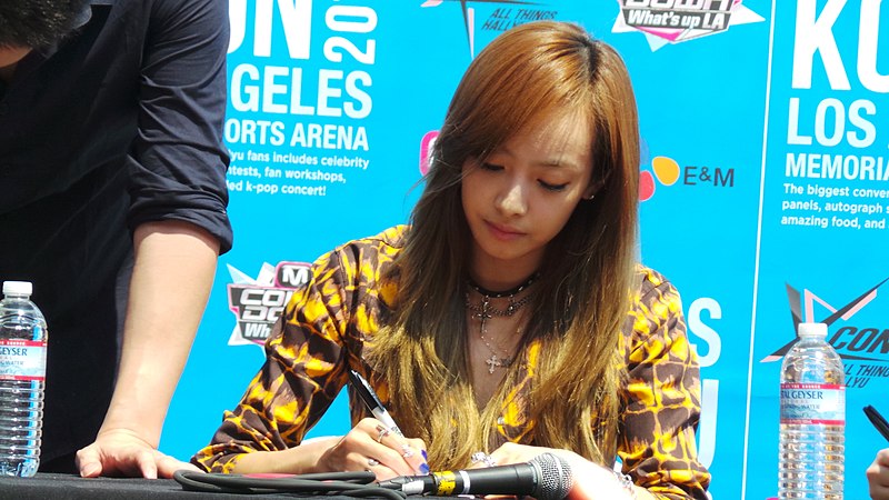 File:Victoria Song KCON 2013.jpg