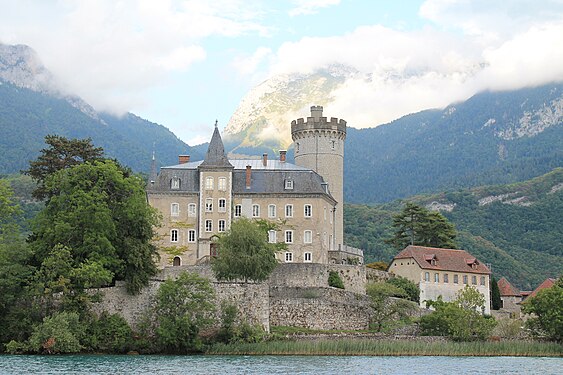 Château de Châteauvieux in Lake Annecy