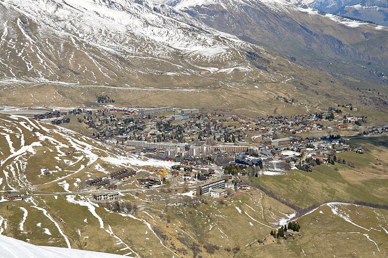 File:View of La Toussuire from Télésiège Sybelles Express, 2023.jpg