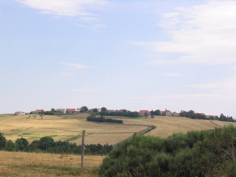 File:Village-lachamp-raphael.jpg