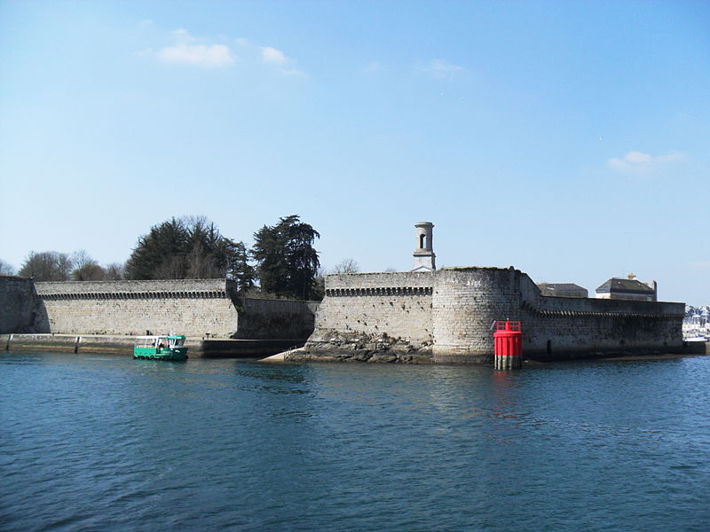 File:Ville Close de Concarneau 1-2013.JPG