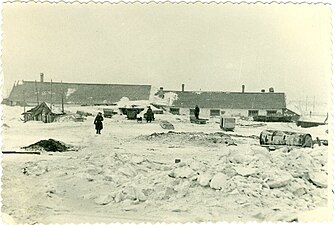 Vorkoutlag en hiver vers 1947. Au fond les casernements pour les déportés.