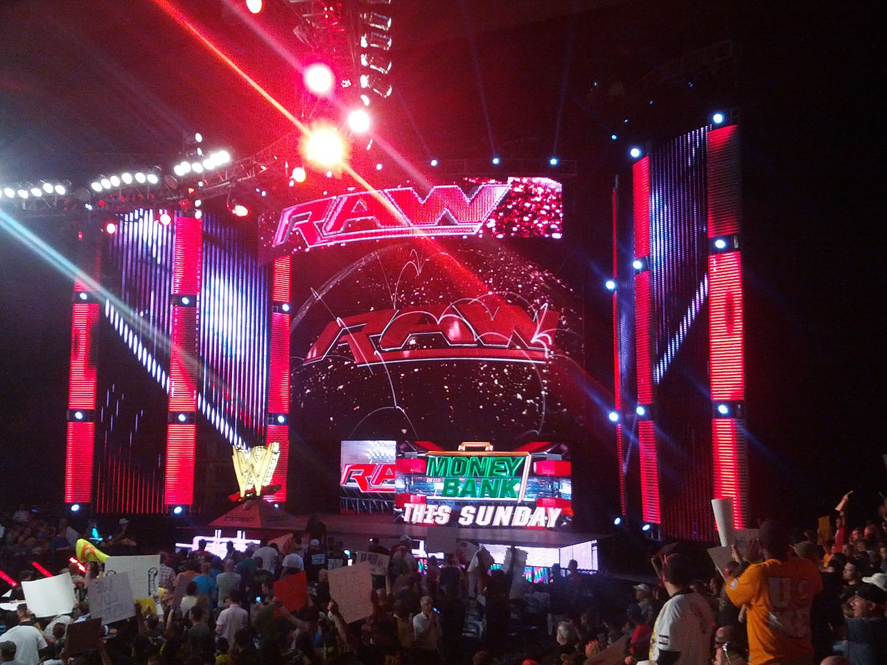 File Wwe Raw Stage 12 16 Jpg Wikimedia Commons