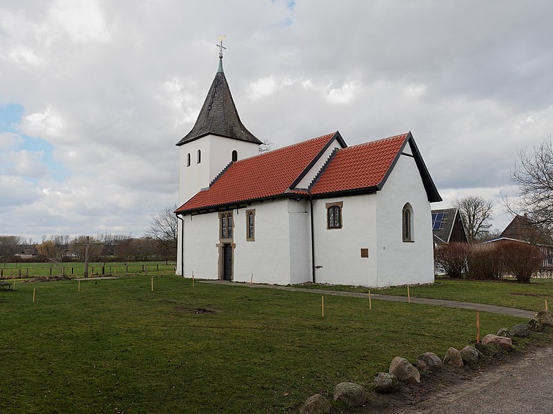 File:Waltrop chapel St Laurentius back.jpg