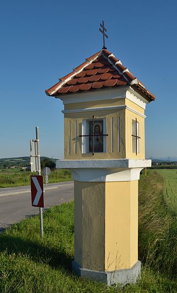 File:Wayside shrine, Franzhausen GstNr 696 02.jpg