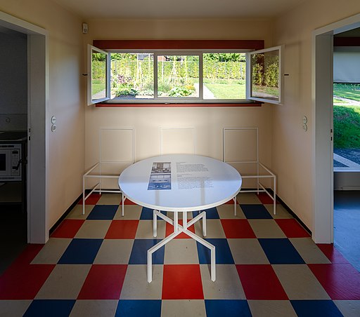 Bauhaus Weimar: Musterhaus Am Horn. Innenraum: Speisezimmer mit Blick in den Garten