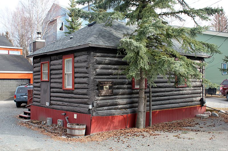 File:Yellowknife's Bank of Toronto (angle).JPG