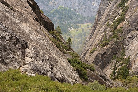 Tập_tin:Yosemite_Falls_Trail_May_2011_005.jpg