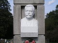Hrob Ľudevíta Vladimíra Riznera na hřbitově za obcí Zemianske Podhradie (pohled od jihovýchodu).