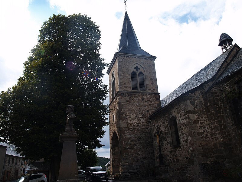 File:Église de Marchastel.JPG