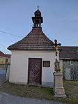 Štěměchy - Kaple sv. Jana Nepomuckého se zvonicí.JPG