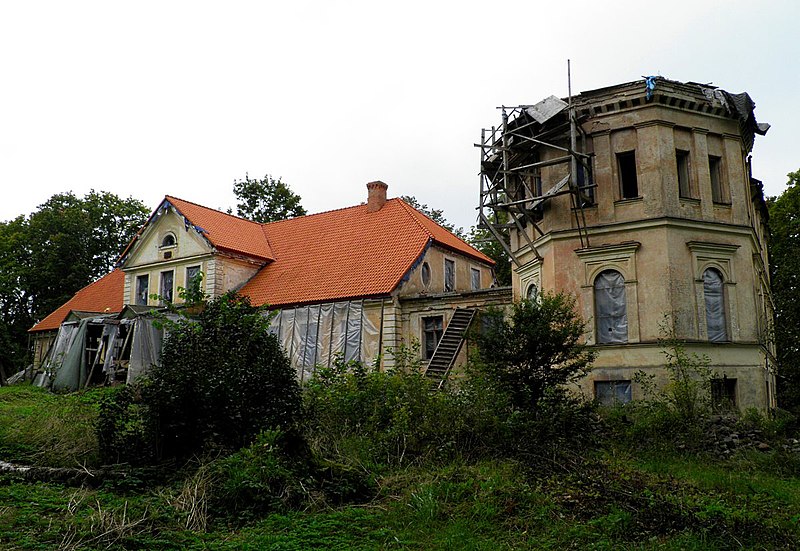 File:Усадьба Балтмуйжас Baltmuižas pils (1) - panoramio.jpg