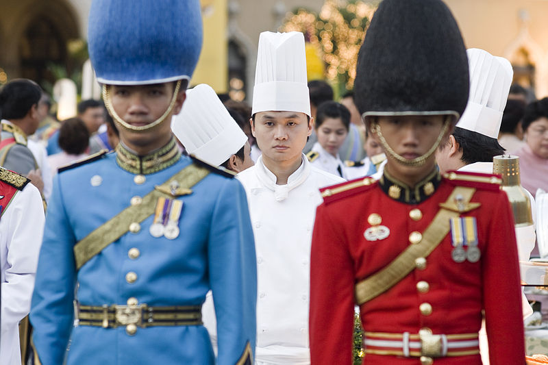 File:ทุกหมู่เหล่า นายกรัฐมนตรีและภริยา ในนามรัฐบาลเป็นเจ - Flickr - Abhisit Vejjajiva.jpg