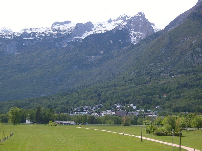 File:016 Bovec (5758919989).jpg