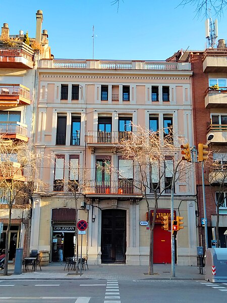 File:018 Casa Josep Vilardaga, pl. Vallvidrera 6 (Barcelona).jpg