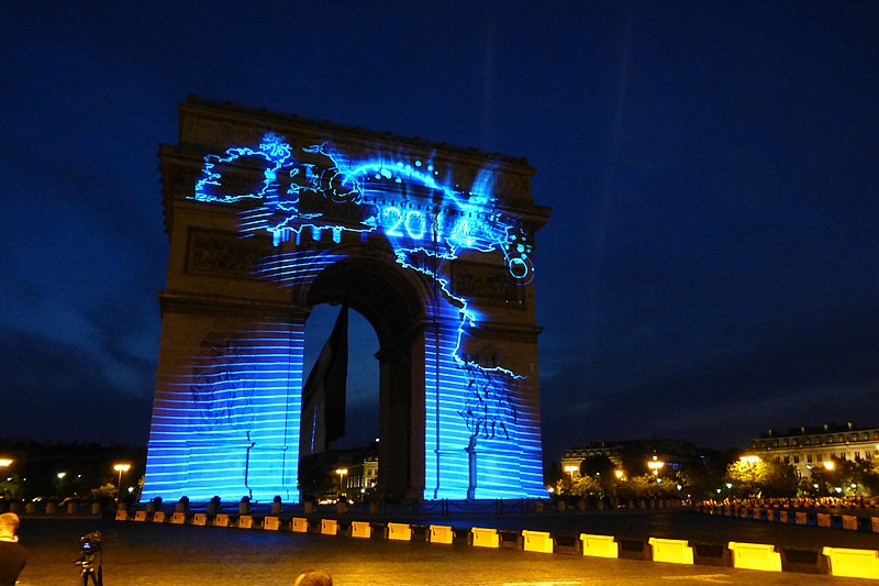 File:100ème Anniversaire du Tour de France Arc de Triomphe en bleu.jpg