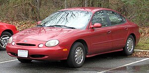 1996-97 жж. Ford Taurus.jpg