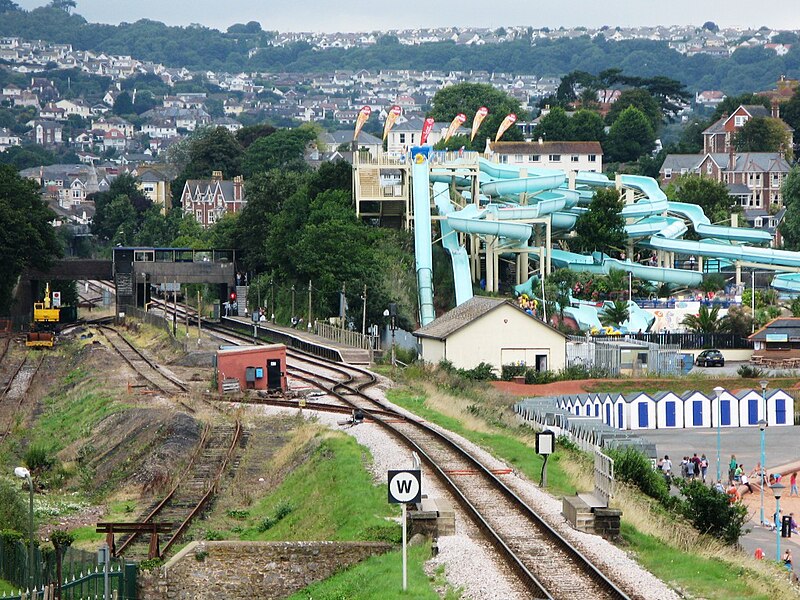 File:2009 at Goodrington Sands station - view from south.jpg