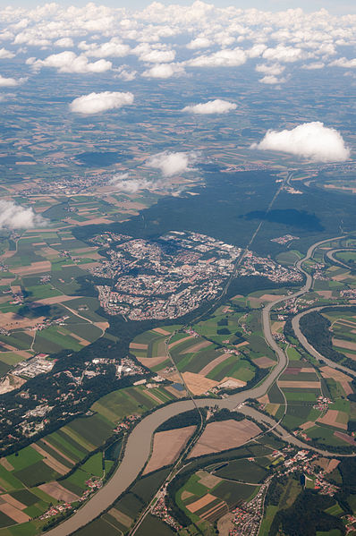 File:2011-08-17 14-25-40 Germany Traunhofen.jpg