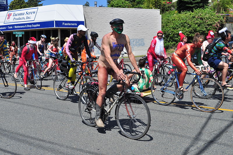 File:2014 Fremont Solstice cyclists 104.jpg