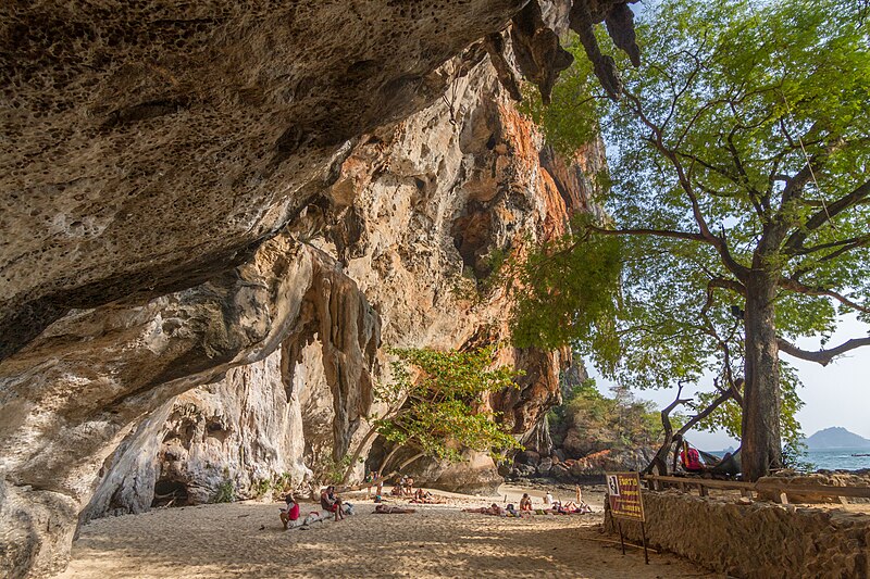 File:2016-04-07 Phra Nang Cave Beach.jpg