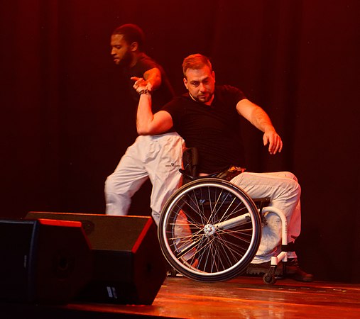 9z Crew : Danse Hip-hop puis création originale avec Cyclo Danse.