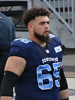 <span class="mw-page-title-main">Dariusz Bladek</span> American gridiron football player (born 1994)