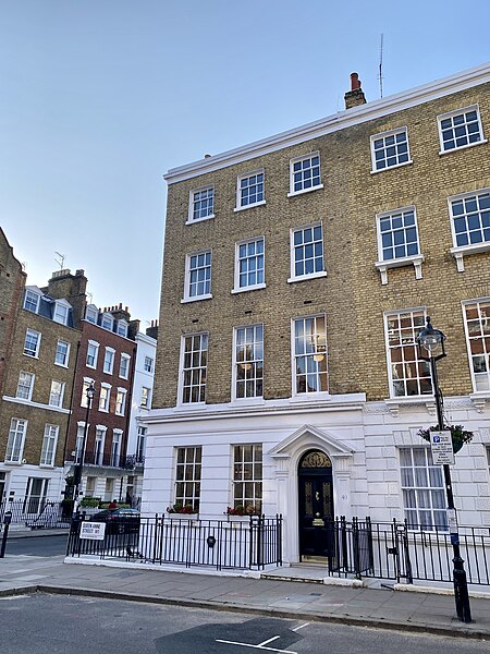 File:40 Queen Anne Street, Marylebone, May 2022.jpg