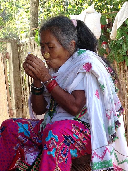 File:Aathpaharia Women Traditional stlye of Smoking1.JPG