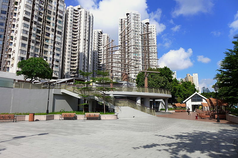 File:Aberdeen Promenade Viewing Deck 201508.jpg