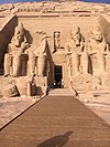 Abu Simbel inngang.jpg