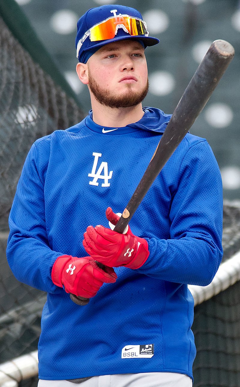 Alex Verdugo Shows La Vida Baseball his Chains