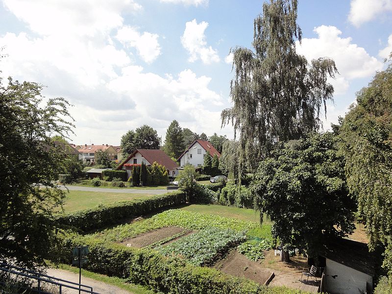 File:Am Schulweg-Steg - panoramio.jpg