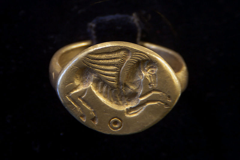 File:Anello con Pegaso da Osimo.jpg