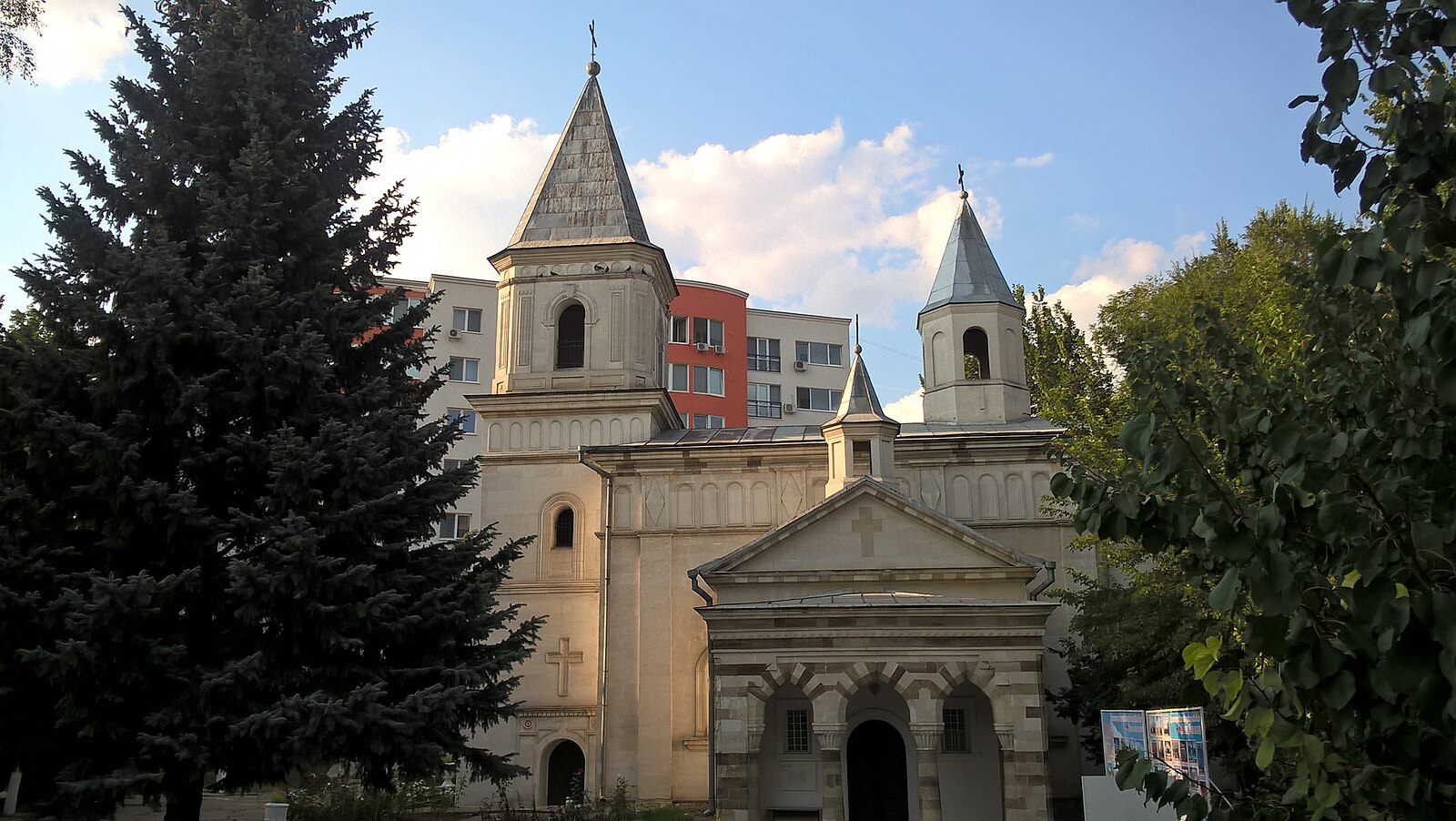 Кишинев февраль. Армянская Церковь Святой Богородицы Кишинёв.