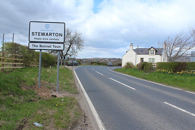 File:Arriving at Stewarton - geograph.org.uk - 4923025.jpg