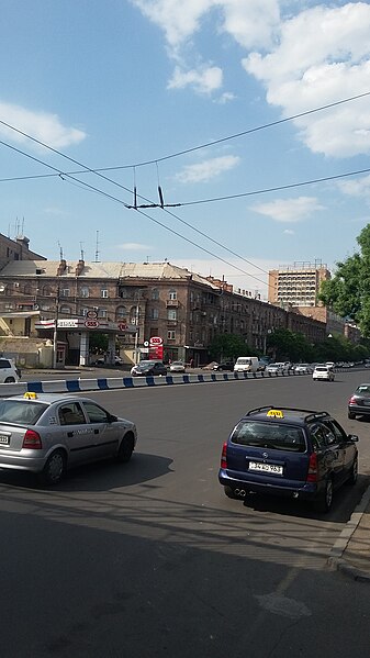 File:Arshakunyats Avenue Yerevan 32.jpg