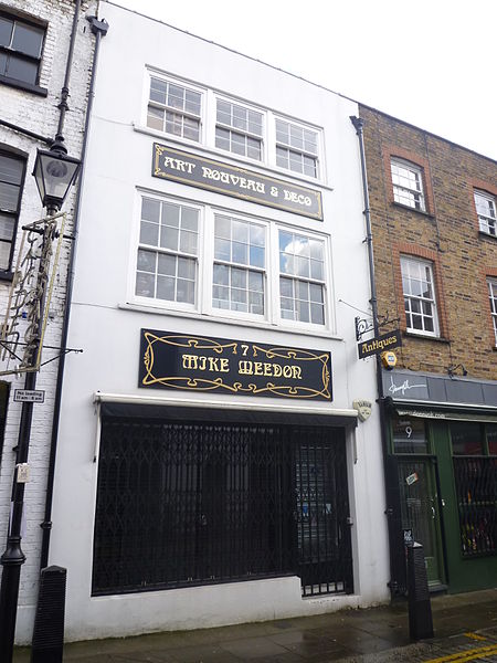 File:Art Nouveau antiques shop, Angel, London (8484629777).jpg