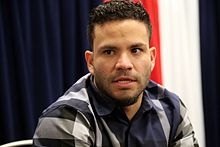 Astros dua bazulo Jose Altuve parolas al raportistoj ĉe 2016 All-Star Game-havebleco.
(28215681590)
.jpg