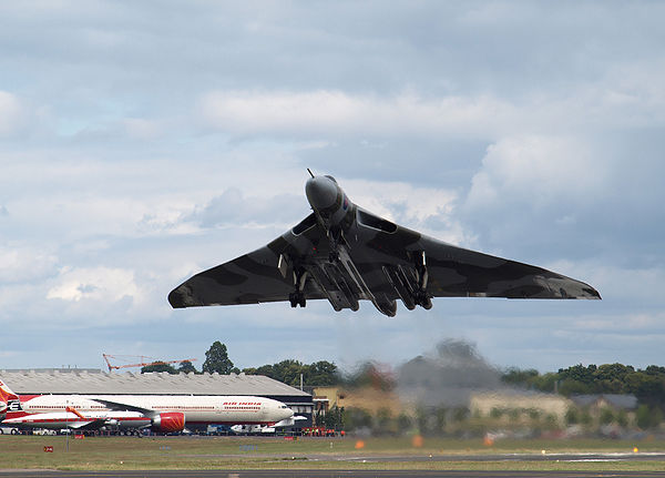 Avro Vulcan XH558 taking off at the 2008 Farnborough Airshow