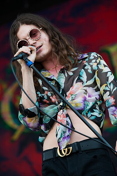 File:Børns performing in Boston, 2016.jpg