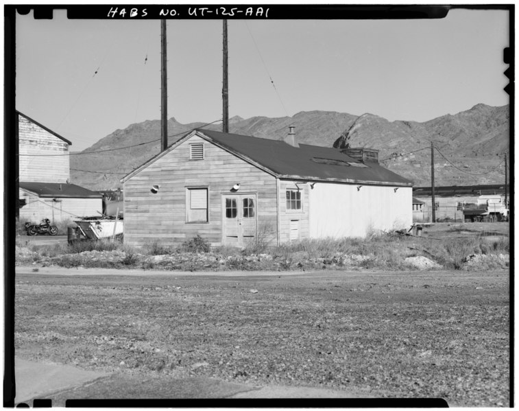 File:BUILDING NO. 1809, LOOKING NORTHWEST - Wendover Air Force Base, Bomb Site Storage, South of Interstate 80, Wendover, Tooele County, UT HABS UTAH,23-WEN,2AA-1.tif