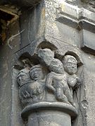 Bagneux (92), église Saint-Hermeland, portail occidental, chapiteau de droite.jpg