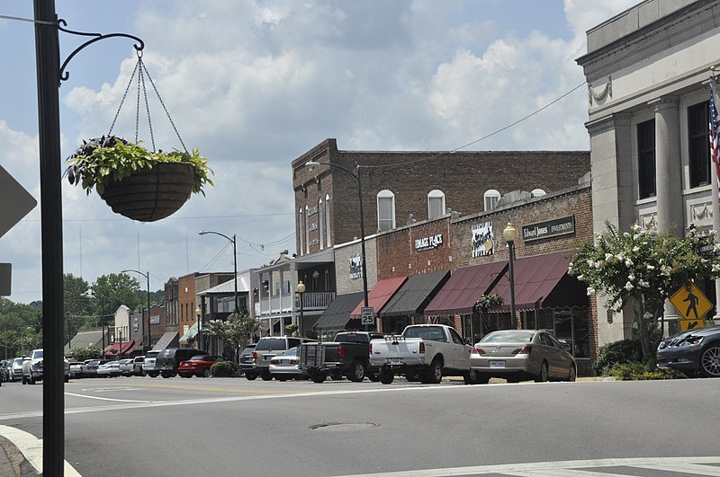 File:Bankhead Street in New Albany, Mississippi's downtown business and historic district 06.jpg